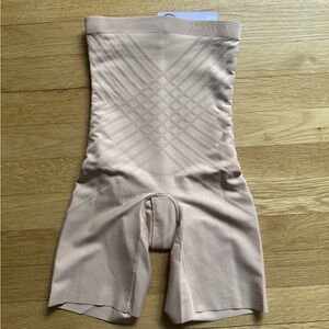 NWT Honeylove XS shapewear. I purchased this item but it did not fit me.